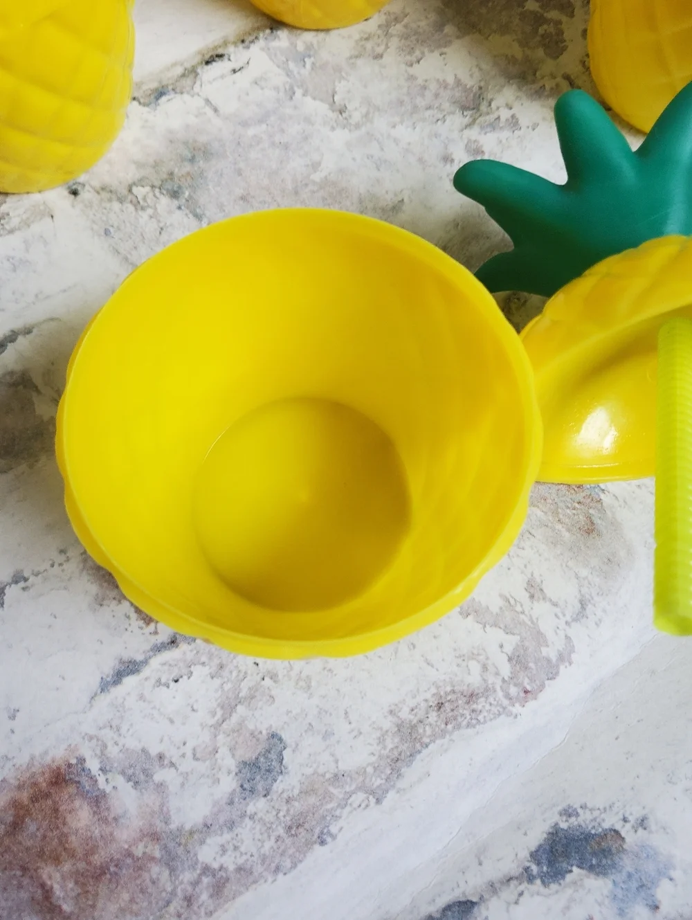Set Of 4  Pineapple Plastic BPA Free Hawaian Tiki Cups with Straws
